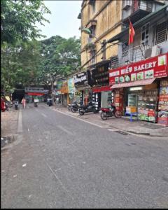 NHANH CÒN KỊP NHÀ QUỲNH MAI TT HAI BÀ TRƯNG KINH DOANH VỈA HÈ Ô TÔ TRÁNH 3,5 Tỷ
